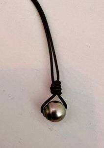 Single Iridescent Tahitian Pearl on Leather