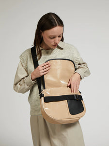 Coated Linen Shoulderbag Crossbody in Toast, Jack Gomme