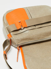 Coated Linen Shoulderbag Crossbody in Natural/Orange Jack Gomme