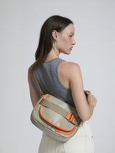 Coated Linen Shoulderbag Crossbody in Natural/Orange Jack Gomme